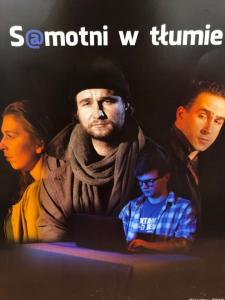 "Samotni w tłumie"
